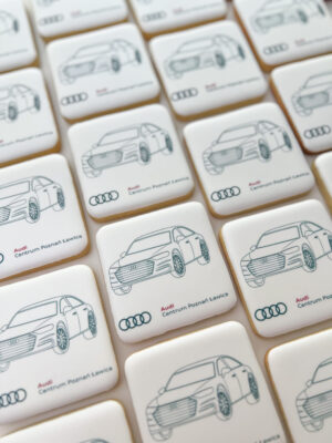 Prezent b2b na zamówienie – ręcznie dekorowane pierniki firmowe Hula Ciacho