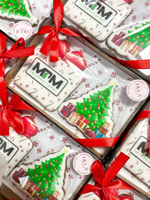 Wigilia firmowa na zamówienie – ręcznie dekorowane pierniki firmowe Hula Ciacho