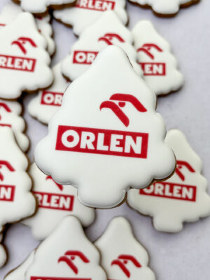 Piernik świateczny z logo: choinka, śnieżynka, mikołaj