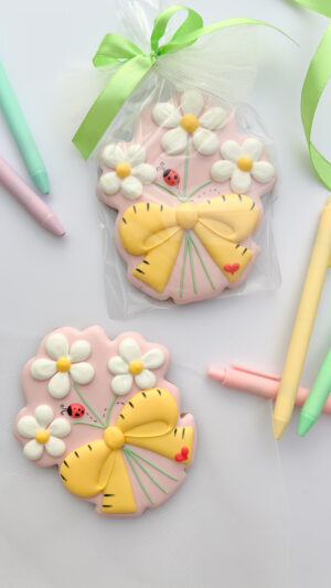 Piernik bukiet z kwiatami i kokardą – słodki prezent dla nauczyciela