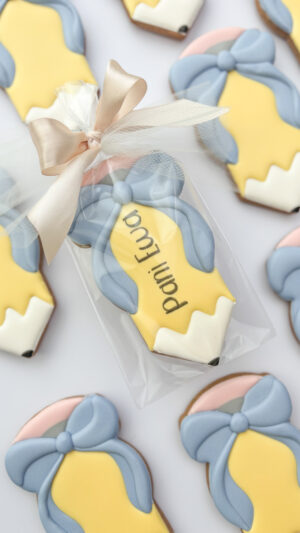 Piernik ołówek z kokardą – prezent dla nauczyciela z imieniem, zakończenie roku