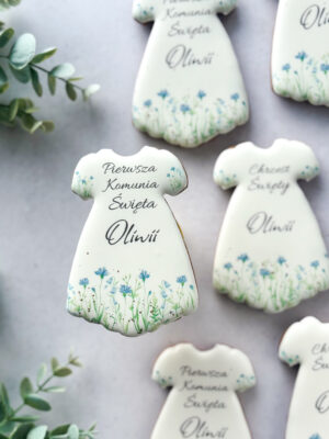 Personalizowany piernik w kształcie szatki z imieniem dziecka na Komunię lub Chrzest, ręcznie dekorowane ciastko z lukrem